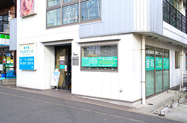 駅から徒歩0分 土日も診療で通いやすい